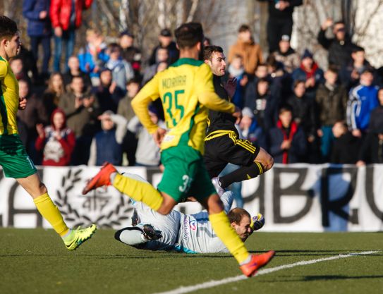 Patru goluri pe orice plac