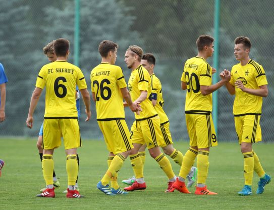 Equipos de diferentes planetas