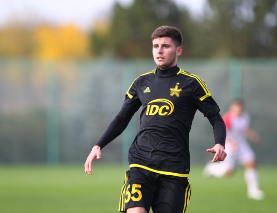 Alexander Belousov fête son 21e anniversaire