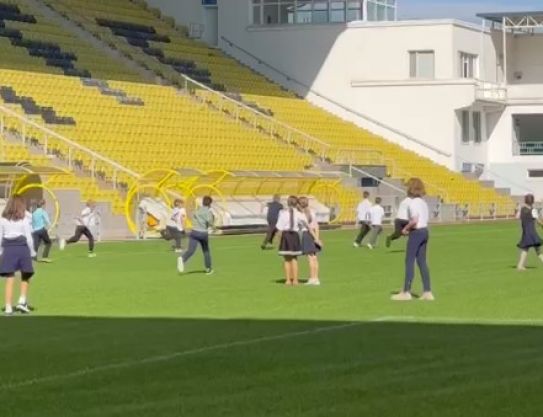Feţe de copii fericiţi